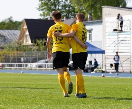 VAATA JÄRELE: Penalti luhta lasknud Vaprus lubas PJK-l lõpuminutil viigistada