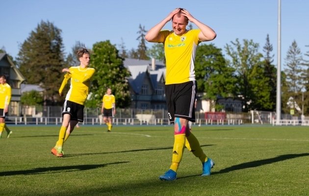 VAATA JÄRELE: Seitse väravat, kolm punast, kaks penaltit: Tammeka U21 ja Järve pidasid haarava lahingu