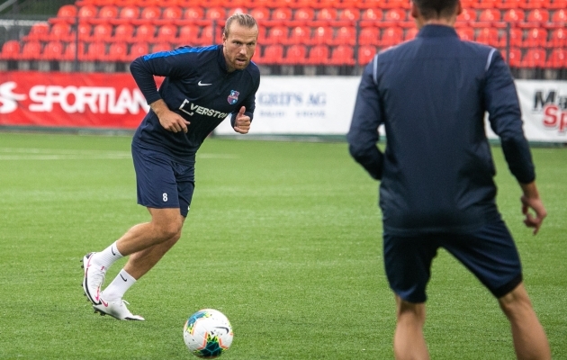 Kas Henri Anier usaldatakse p&otilde;hikoosseisu v&otilde;i j&auml;&auml;b tema &uuml;lesandeks vahetusest sekkumine? Foto: Paide Linnameeskond / Facebook