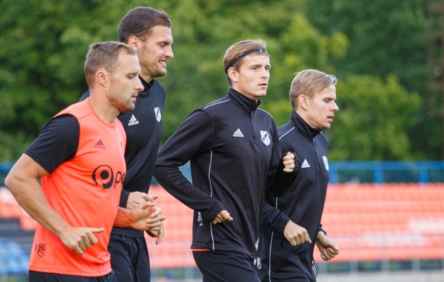 Koosseis | 17 mängijat, kellega Kalju õhtul Mura vastu astub