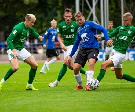 Luup peale | Flora treeneritetiim hiilgas, Kalašnikovs startis võitluslikult