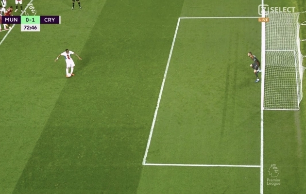 Crystal Palace'i penalti l&auml;ks kordamisele, kuna David de Gea parem jalg oli &otilde;hus, mitte v&auml;ravajoonel, nagu reeglid ette n&auml;evad. Foto: ekraanit&otilde;mmis