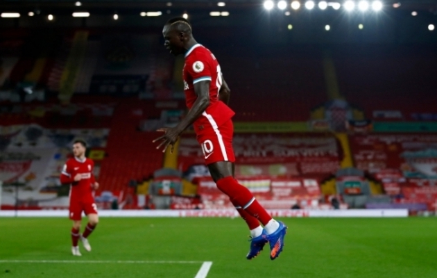 Sadio Mane teenis k&uuml;ll juba 3. minutil kollase kaardi, aga l&otilde;i 28. minutil Liverpooli avav&auml;rava. Foto: Premier League'i Twitter
