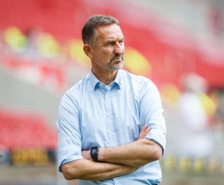 Mängijad streikisid ja teine peatreener sai kinga: Bundesliga hooaeg on alanud ajalooliselt tormiselt