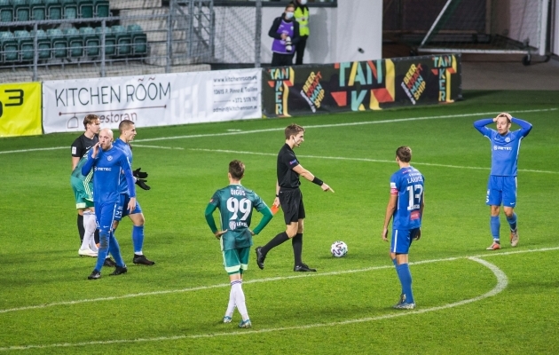 Tammeka keskkaitsja Igor Dudarev teenis Levadia vastu punase kaardi ja Flora vastu m&auml;ngida ei saa. Foto: Jana Pipar / jalgpall.ee
