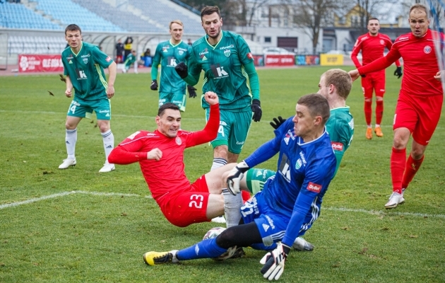 Artur Kotenko põhjustas küll penalti, kuid sai kirja ka mitmeid olulisi tõrjeid. Foto: Oliver Tsupsman