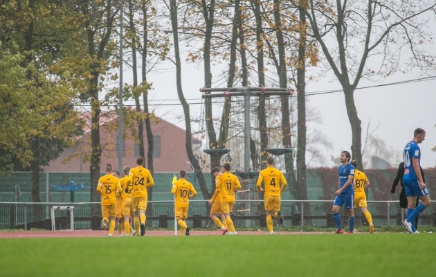 Kohalik tsirkus? Türgis tehti värava ees korraliku sõud