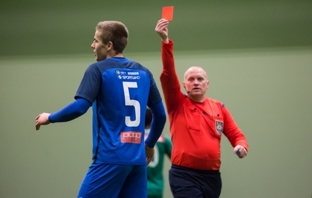 No ei ole ju tore, kui tahad kohtuniku abiks talle oma telefonist kordust näidata, aga ta näitab sulle mingit kaarti hoopis