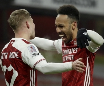 Arsenal pääses üle noatera: lisaajal skooris mängija, kes sai normaalajal punase kaardi