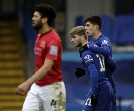 Chelsea sakslased lõpetasid 15-tunnise põua, Leeds kirjutas kaotusega ajalugu ümber