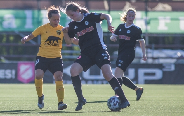 Heidi Melis palliga Pärnu Vapruse vastu mängimas. Foto: Jana Pipar / jalgpall.ee