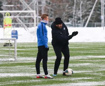 Tammeka teeb tööd isuga, aga lumisel väljakul. Koppel: altkütte kasutamine on Eesti klubidele ilmselgelt liiga kallis