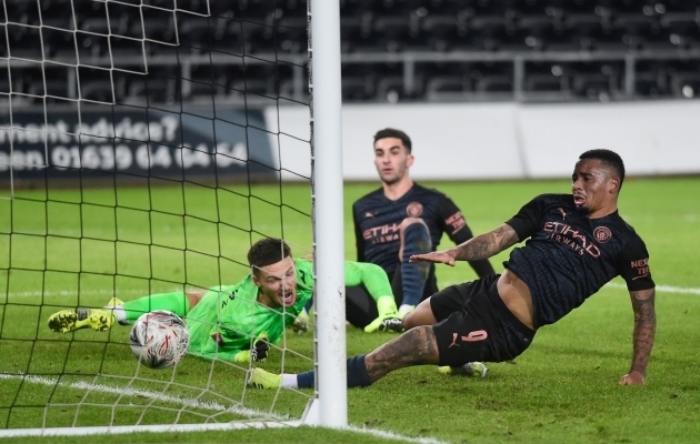 Walker lõpetas kümneaastase põua ja Manchester City sammus veerandfinaali