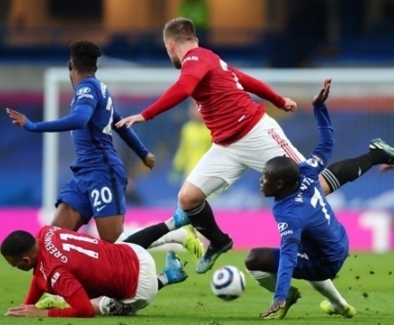 Chelsea ja United mängisid atraktiivset jalgpalli, aga tegid konkurentidele kingituse