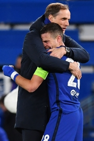 Londoni Chelsea peatreener Thomas Tuchel ja kapten Cesar Azpilicueta. Foto: Scanpix / AFP / Ben Stansall