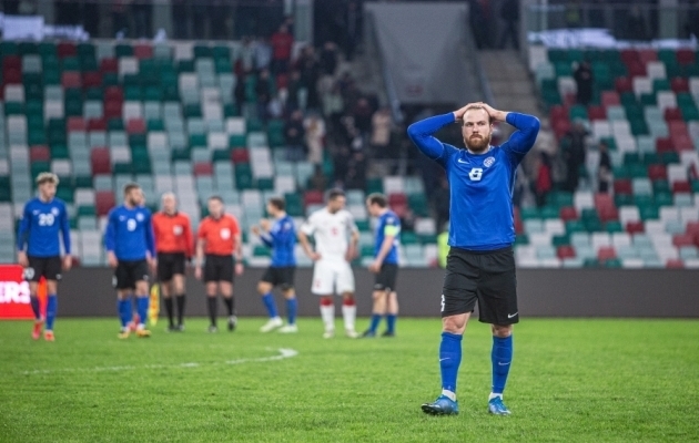 Henri Anier lõi Minskis Dinamo staadionil kaks väravat, aga Eesti ei suutnud MM-valiksarjas punktiarvet avada, sest Valgevenele kaotati 2:4. Foto: Jana Pipar / jalgpall.ee