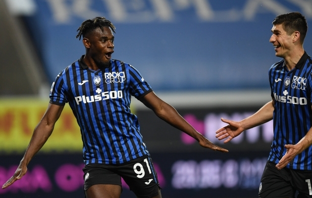 Duvan Zapata ja teiste Atalanta meeste n&auml;gu on naeru t&auml;is. Foto: Scanpix / Imago Images / Gribaudi / ImagePhoto