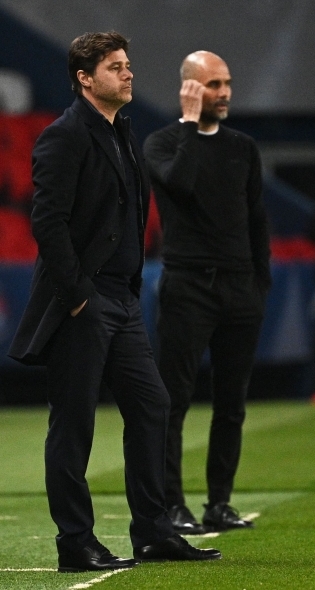 PSG peatreener Mauricio Pochettino ja Manchester City juhendaja Pep Guardiola. Foto: Scanpix / AFP / Anne-Christine Poujoulat