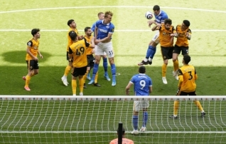 Kaks punast teeninud Brighton kaotas Wolvesile, ManU alistas Villa