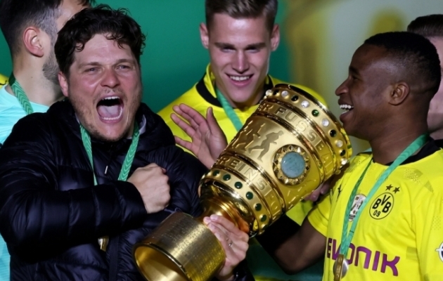 Kui tahad karikavõidu järel rahulikult pressikonverentsi anda, aga lihtsalt ei lasta...