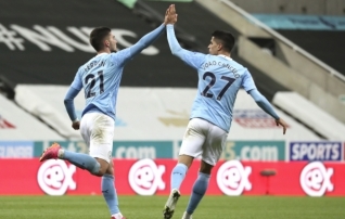 Torrese kübaratrikk ei lasknud tiitlipohmelusel Cityle pähe hakata