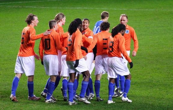 Holland loodab kriitikuid vaigistada