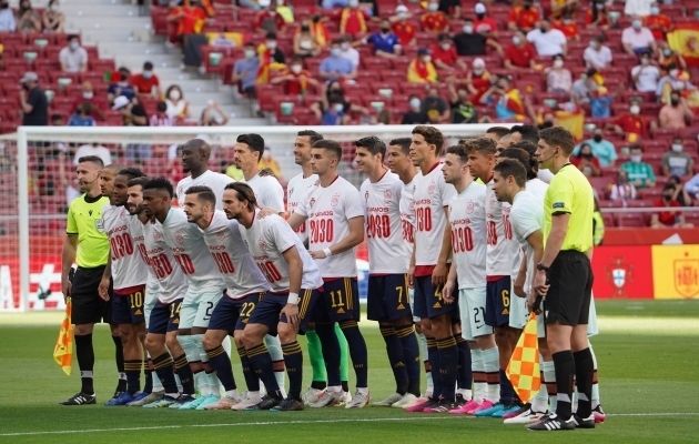 Hispaania ja Portugali mängijad enne sõprusmängu avavilet. Foto: Scanpix / imago images / Pressinphoto