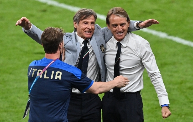 Roberto Mancini (paremal) rõõmustamas. Foto: Scanpix / Pool via REUTERS / Justin Tallis