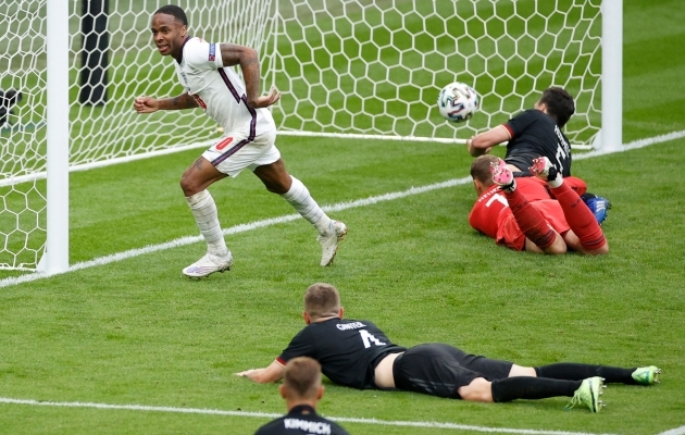 Raheem Sterling viis Inglismaa 75. minutil 1:0 juhtima. Foto: Scanpix / AFP / John Sibley