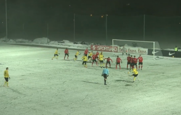 Transi ja Vapruse hooaja esimene omavaheline mäng kulges lumesajus. Foto: Soccernet.ee