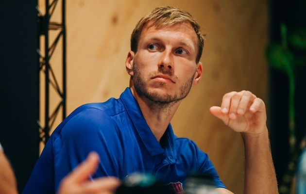 Ragnar Klavan mängujärgsel pressikonverentsil. Foto: Liisi Troska / jalgpall.ee