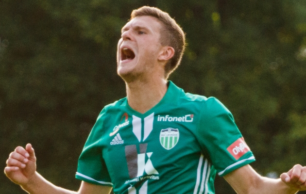 Jevgeni Harini liigamängu peatas väljakule tunginud uss