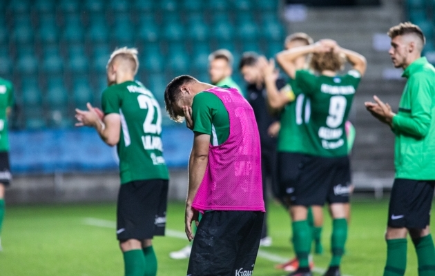 Galeriid ja videod: Flora enesekindlast naeratusest sai penaltiseerias ahastus ja pisarad