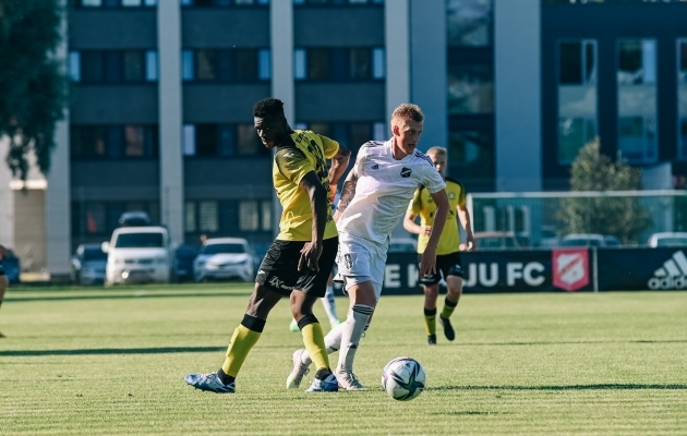 Vladislav Homutovi t&auml;hetund saabus m&auml;ngus Viljandi Tulevikuga. Foto: Liisi Troska / jalgpall.ee