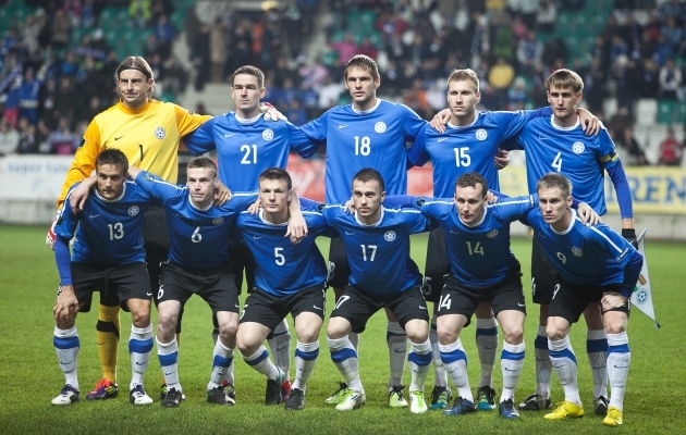 Eesti koondis enne 2011. aasta kodust mängu Iirimaaga, mis lõppes 0:4 kaotusega. Foto: Hendrik Osula
