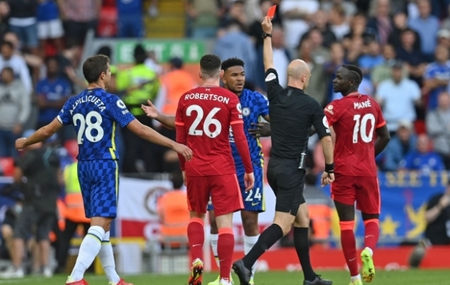 Chelsea kaitsja Reece James eemaldati esimese poolaja l&otilde;pus. Foto: Scanpix / AFP / Paul Ellis