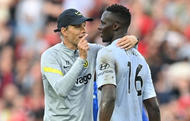 Chelsea peatreener Thomas Tuchel ja v&auml;ravavaht Edouard Mendy. Foto: Scanpix / AFP / Paul Ellis