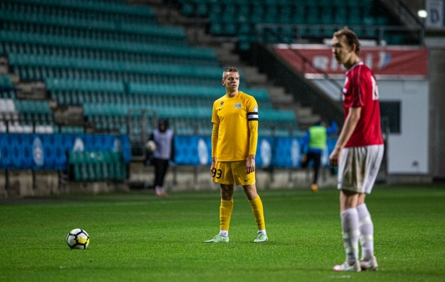 Hiljutises väikese karika finaalis kandis Reivo VInter Kuressaare duubelvõistkonna kaptenipaela. Foto: Jana Pipar / jalgpall.ee