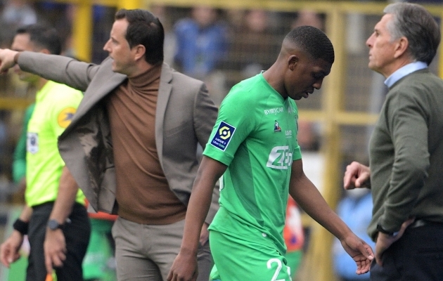Sama mees hankis omavärava ja punase kaardi, süvendades Saint-Etienne'i võidupõuda