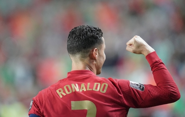 Platsile tormanud fänn ei saanud Ronaldo särki endale, aga sai seda katsuda