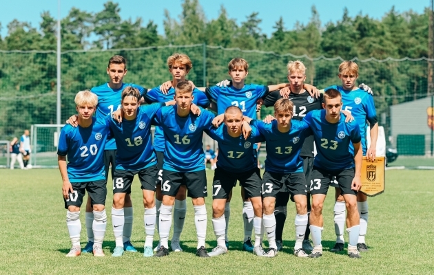 Eesti U17 meeskond suvisel Balti turniiril enne mängu Leeduga. Foto: Liisi Troska / jalgpall.ee