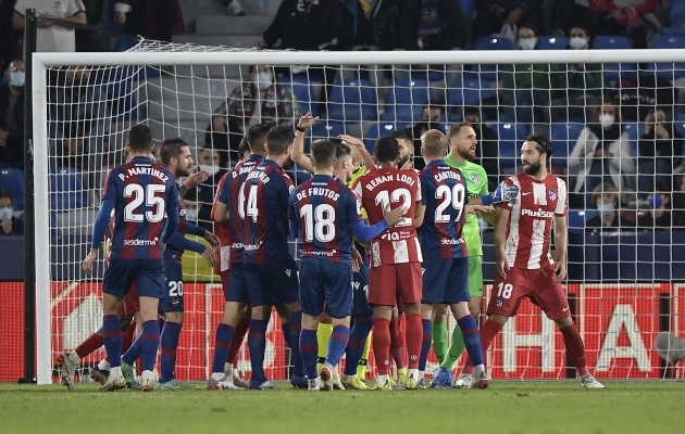 Atletico kaotas tulises lahingus tabeli eelviimasele punkte  (Simeonele punane!) 