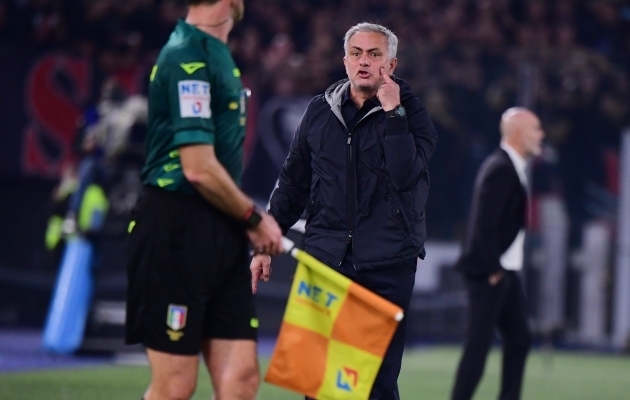 Hooaja esimese kodukaotuse saanud Mourinho hoidis suu kinni ja vältis võimalikku mängukeeldu
