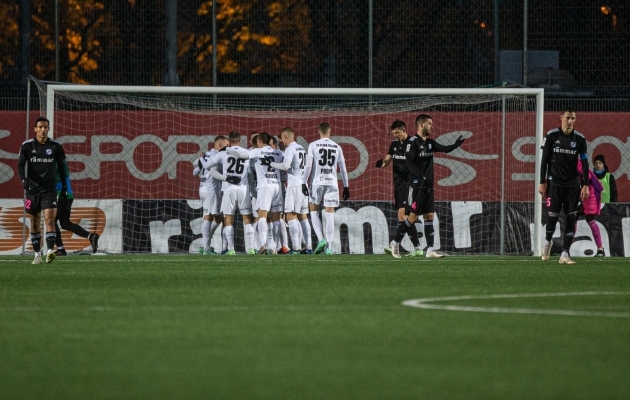 FC Flora rõõmustab Nõmme Kaljule löödud värava üle. Foto: Jana Pipar / jalgpall.ee