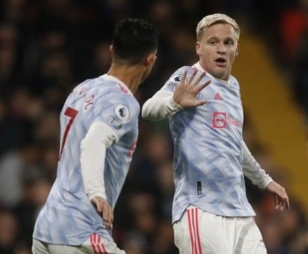 Unitedi tagasitulekule pani põntsu Maguire'i punane ning Punased Kuradid said hooaja viienda kaotuse  (van de Beeki esimene!) 