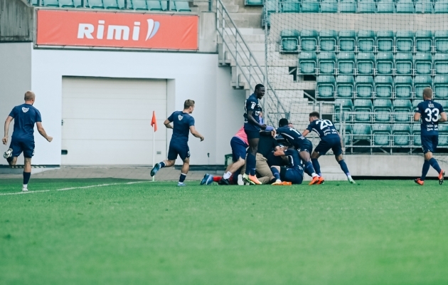 Paide tegi mängu lõpus Flora vastu 0:3 kaotusseisust imelise tagasituleku. Foto: Liisi Troska / jalgpall.ee