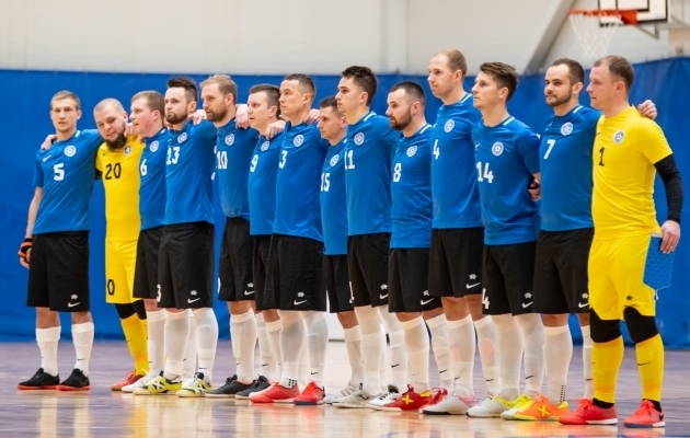 Eesti saalijalgpallikoondis eelmisel kuul enne maavõistlusmängu Taaniga. Foto: Liisi Troska / jalgpall.ee