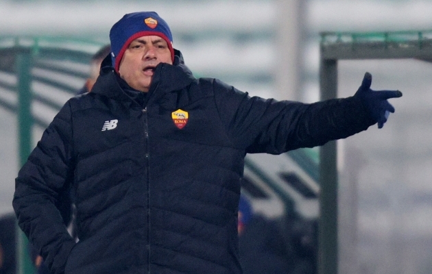 Mourinho lubas südameataki saanud fännile oma jope kinkida