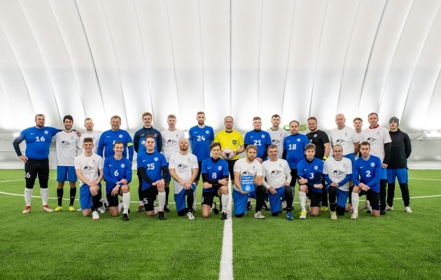 Foto: linnaisad ja koondislased õnnistasid Läänemaa jalgpallihalli sisse