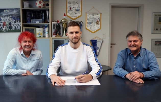 Eesti koondise keskkaitsja Karol Mets sõlmis Šveitsi kõrgliigaklubiga FC Zürich 2,5-aastase lepingu. Foto: FC Zürichi Facebooki-lehekülg